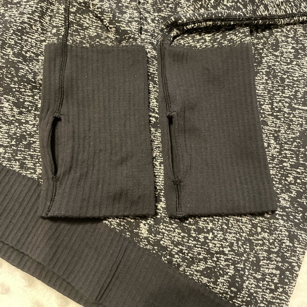 Lululemon quarter zip black and grey long sleeve pullover 6. - Picture 6 of 8